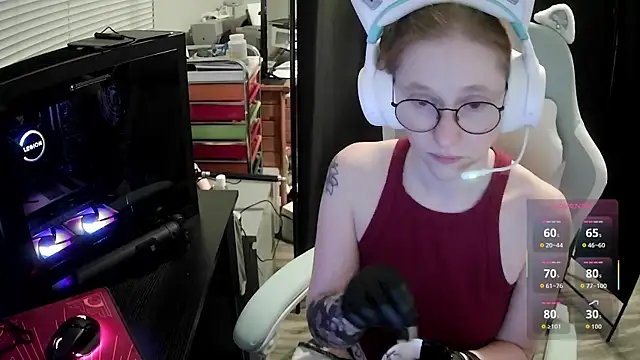 Snapshot of LilyFoxxx chatting on June 22, 5:15 am LilyFoxxx online show from June 22, 5:15 am
