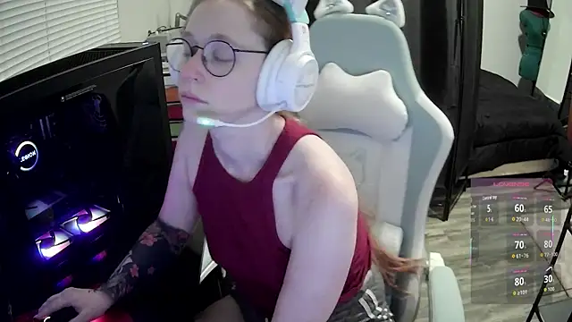 Snapshot of LilyFoxxx chatting on July 18, 5:11 am LilyFoxxx online show from July 18, 5:11 am