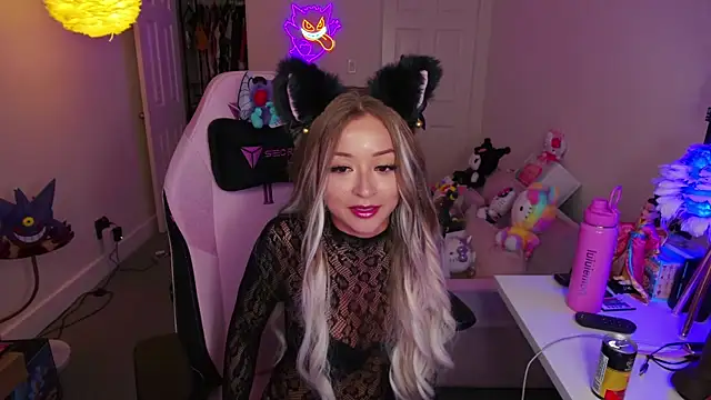 FunSizedGal online show from September 27, 4:06 am