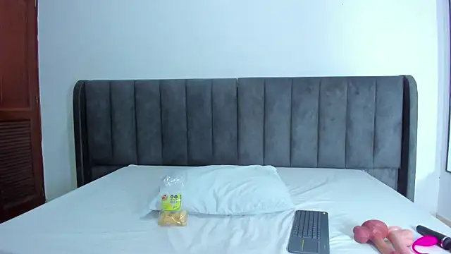 Snapshot of valtira_nova chatting on March 14, 3:37 am valtira nova online show from March 14, 3:37 am