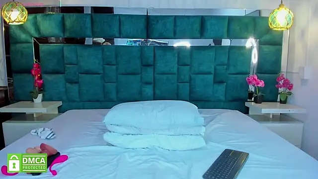 valtira nova online show from November 12, 7:35 pm