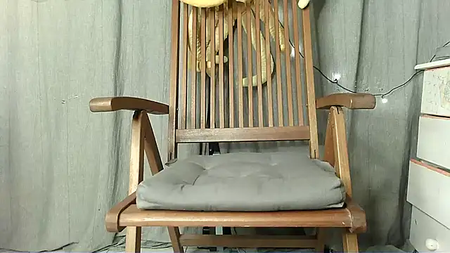 Snapshot of Skinnyshiny_boy chatting on January 15, 5:08 am Skinnyshiny boy online show from January 15, 5:08 am