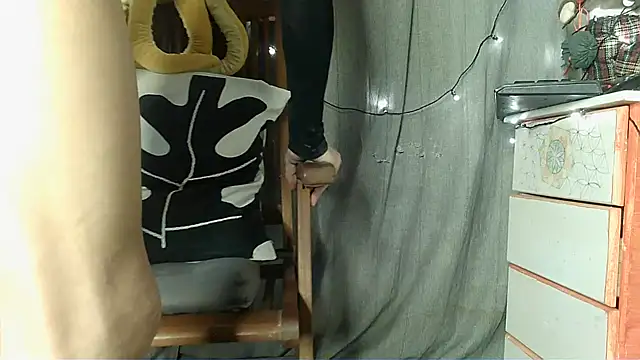 Snapshot of Skinnyshiny_boy chatting on January 19, 2:59 pm Skinnyshiny boy online show from January 19, 2:59 pm