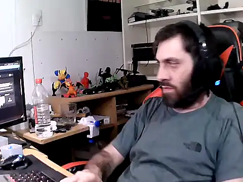 Snapshot of johnwood88 chatting on December 16, 5:12 am johnwood88 online show from December 16, 5:12 am