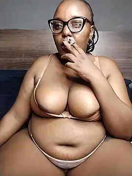 Snapshot of CHERRYYUMMY chatting on April 21, 6:41 am CHERRYYUMMY online show from April 21, 6:41 am