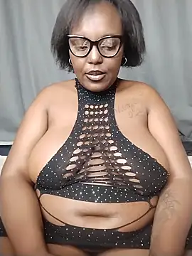 Snapshot of CHERRYYUMMY chatting on June 5, 4:41 am CHERRYYUMMY online show from June 5, 4:41 am