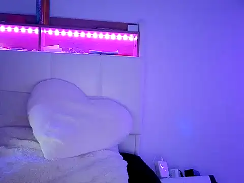 nicole77745 online show from March 8, 2:43 pm