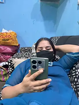 Black Glow online show from February 12, 6:19 am