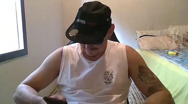 xNeverNoia  online show from December 8, 3:35 pm