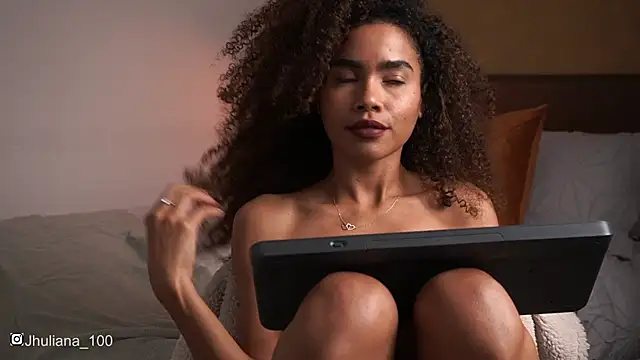 Snapshot of paulacora100 chatting on January 11, 8:21 pm paulacora100 online show from January 11, 8:21 pm