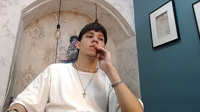 Jonathan Moreau online show from December 10, 11:54 am