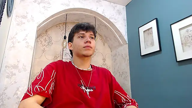 Jonathan Moreau online show from December 13, 12:28 pm