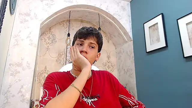 Jonathan Moreau online show from December 13, 3:32 pm