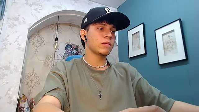Jonathan Moreau online show from December 16, 3:11 pm