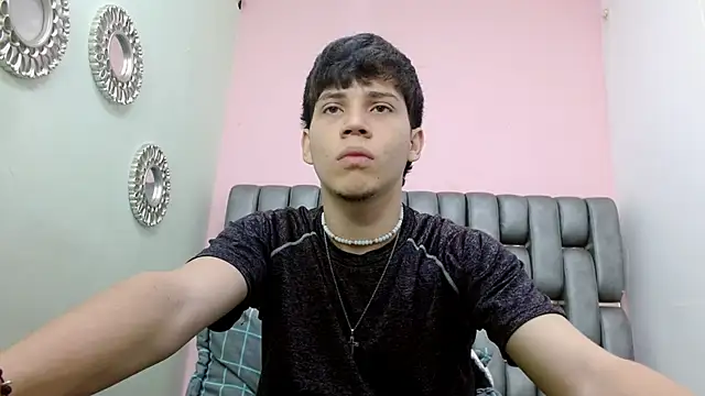 Jonathan Moreau online show from December 18, 11:56 am