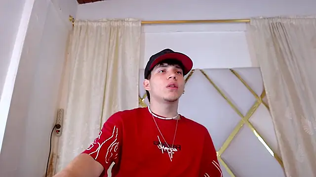 Jonathan Moreau online show from December 19, 11:39 am