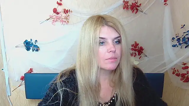 Julya Barbi online show from December 6, 3:33 pm