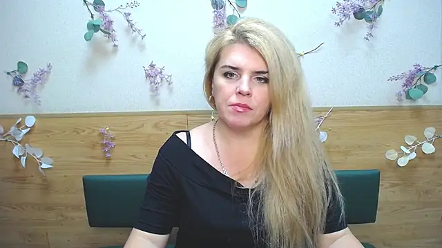 Julya Barbi online show from December 10, 6:01 am