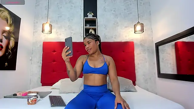 Snapshot of SilvannaFit chatting on February 12, 12:44 pm SilvannaFit online show from February 12, 12:44 pm