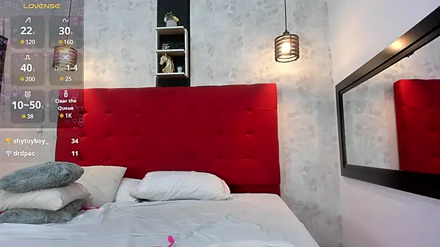 Snapshot of SilvannaFit chatting on February 19, 10:53 pm SilvannaFit online show from February 19, 10:53 pm