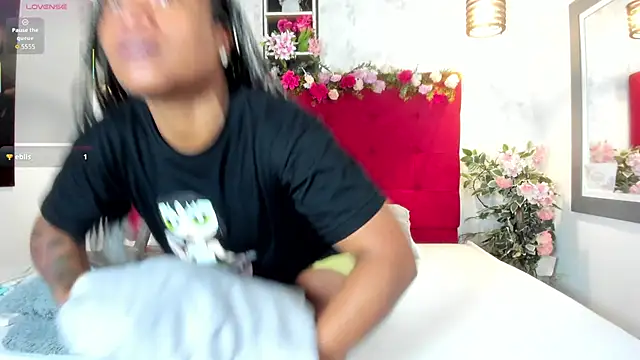 Snapshot of SilvannaFit chatting on September 19, 11:44 am SilvannaFit online show from September 19, 11:44 am