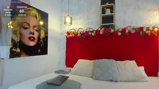 Snapshot of SilvannaFit chatting on October 24, 12:12 pm SilvannaFit online show from October 24, 12:12 pm