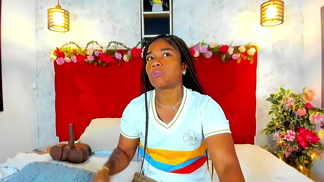 Snapshot of SilvannaFit chatting on November 1, 12:07 pm SilvannaFit online show from November 1, 12:07 pm