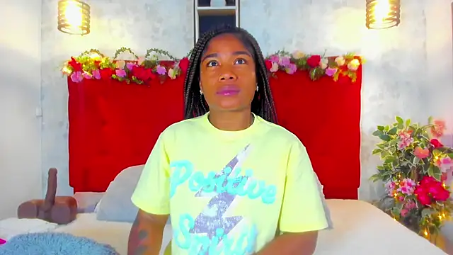 Snapshot of SilvannaFit chatting on November 8, 11:43 am SilvannaFit online show from November 8, 11:43 am