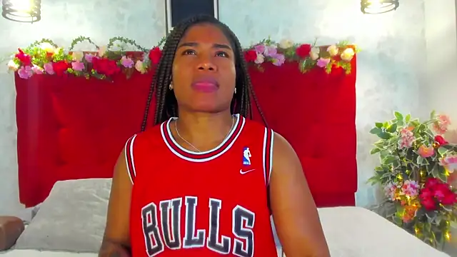 Snapshot of SilvannaFit chatting on November 11, 11:54 am SilvannaFit online show from November 11, 11:54 am