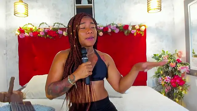 Snapshot of SilvannaFit chatting on November 13, 12:15 pm SilvannaFit online show from November 13, 12:15 pm