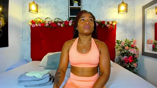 Snapshot of SilvannaFit chatting on November 18, 12:31 pm SilvannaFit online show from November 18, 12:31 pm