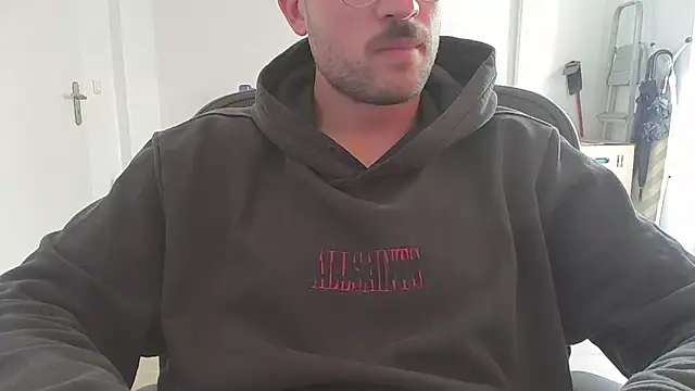 taallguyy 196 online show from October 5, 8:56 am