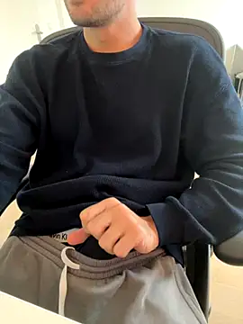 taallguyy 196 online show from October 16, 9:21 am