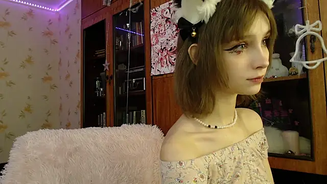 Snapshot of cloudgirrl chatting on January 13, 8:37 pm cloudgirrl online show from January 13, 8:37 pm