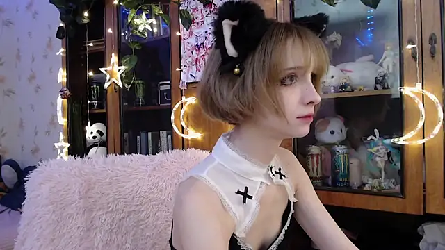 Snapshot of cloudgirrl chatting on February 28, 1:58 am cloudgirrl online show from February 28, 1:58 am