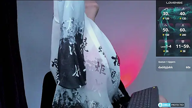 Snapshot of lnxmst chatting on December 3, 4:03 am lnxmst online show from December 3, 4:03 am