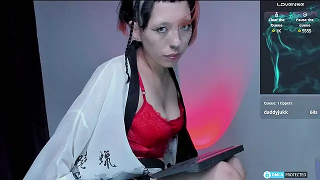 Snapshot of lnxmst chatting on December 4, 12:19 am lnxmst online show from December 4, 12:19 am