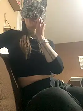 Snapshot of liloucamchaudee chatting on November 21, 8:51 pm liloucamchaudee online show from November 21, 8:51 pm