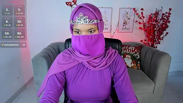 Snapshot of saray_halam chatting on December 13, 6:27 pm saray halam online show from December 13, 6:27 pm