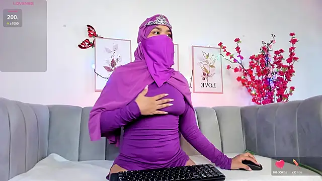 Snapshot of saray_halam chatting on December 15, 3:20 pm saray halam online show from December 15, 3:20 pm