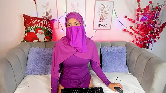 Snapshot of saray_halam chatting on December 21, 2:04 pm saray halam online show from December 21, 2:04 pm