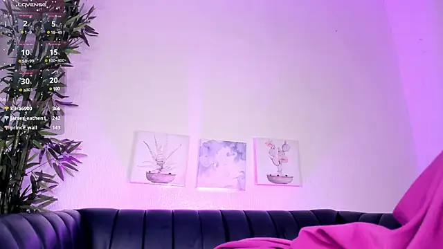 Snapshot of saray_halam chatting on February 6, 12:43 am saray halam online show from February 6, 12:43 am