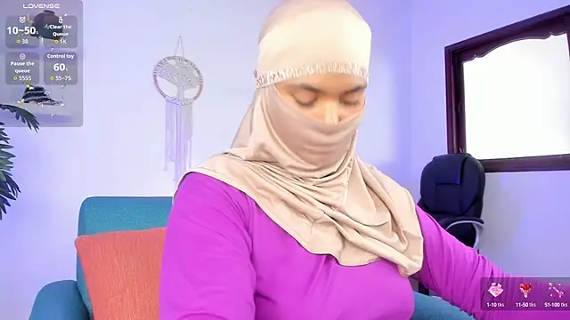 Snapshot of saray_halam chatting on September 14, 6:07 pm saray halam online show from September 14, 6:07 pm