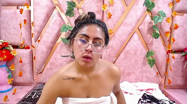 Freya Miller  online show from December 7, 10:23 am