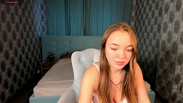 Christy Little online show from December 24, 8:33 am