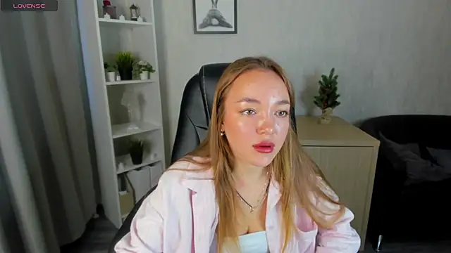 Christy Little online show from December 28, 8:16 am