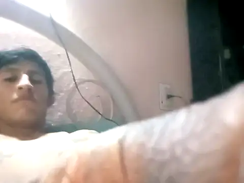 Snapshot of carloshot31 chatting on January 16, 9:59 am carloshot31 online show from January 16, 9:59 am