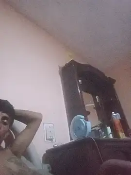Snapshot of carloshot31 chatting on May 14, 8:43 am carloshot31 online show from May 14, 8:43 am