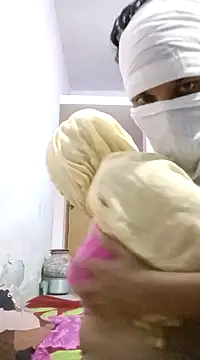 Snapshot of hot_wife_35 chatting on December 3, 5:45 pm hot wife 35 online show from December 3, 5:45 pm