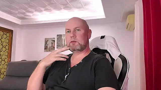 Snapshot of Julius-Dwayne chatting on October 7, 7:22 pm Julius-Dwayne online show from October 7, 7:22 pm